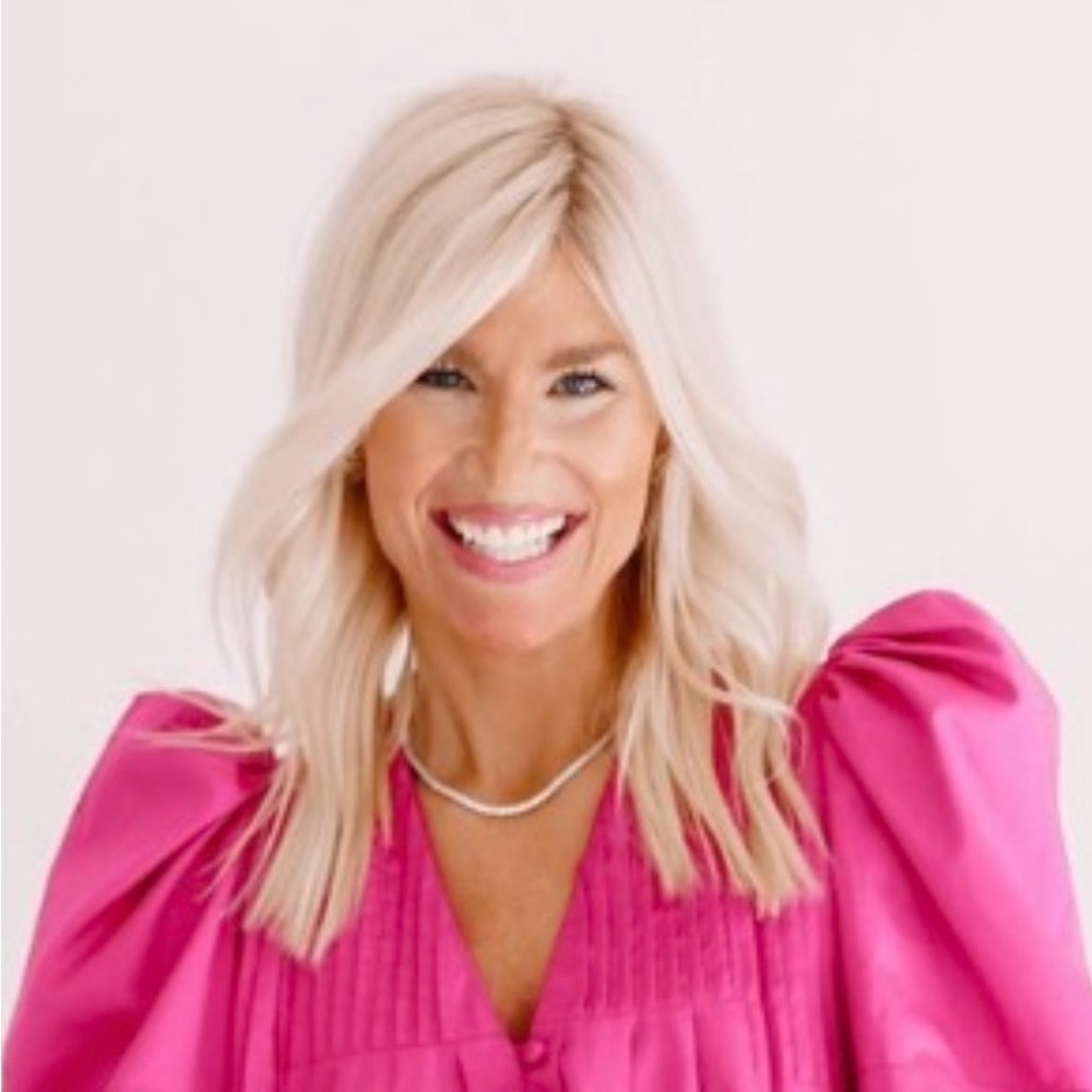 Meet your Posher, Lara